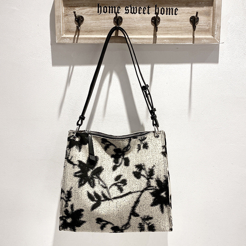 Elegant Contrast Tote